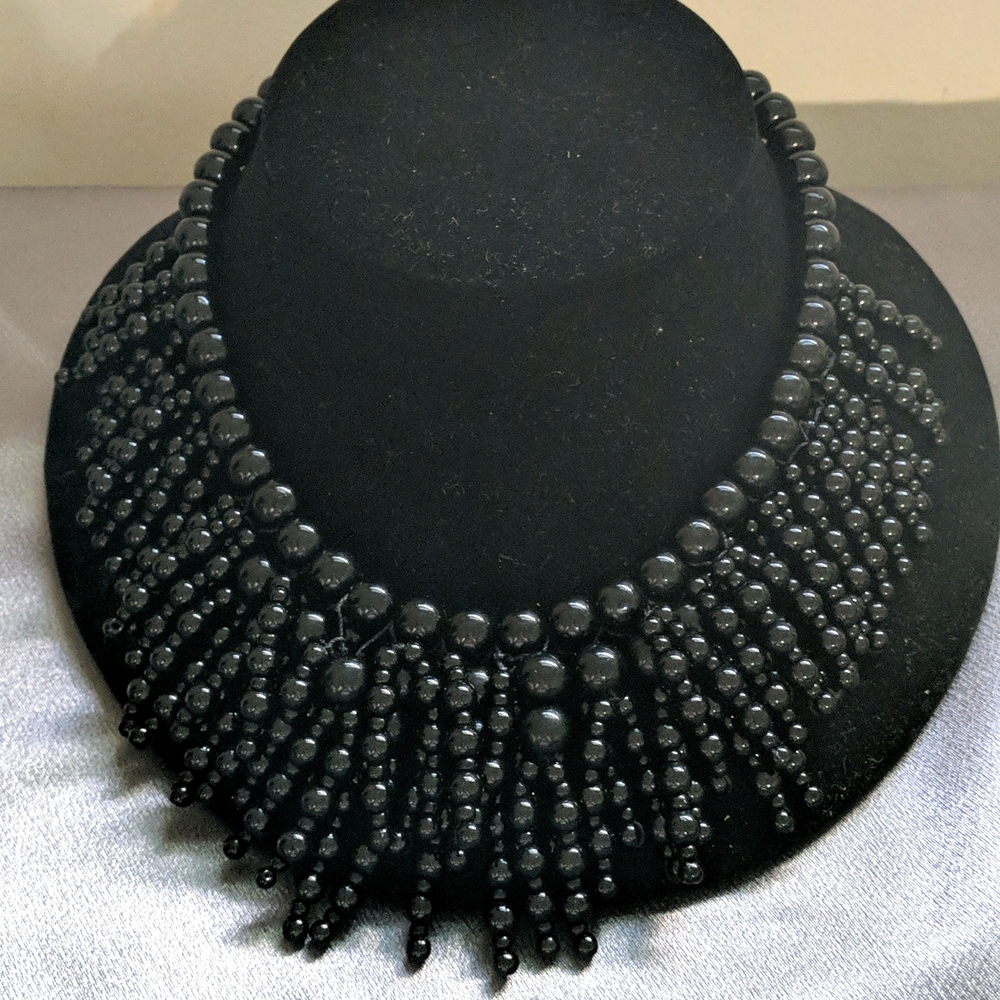 NWOT (#334) Kate Spade black necklace
